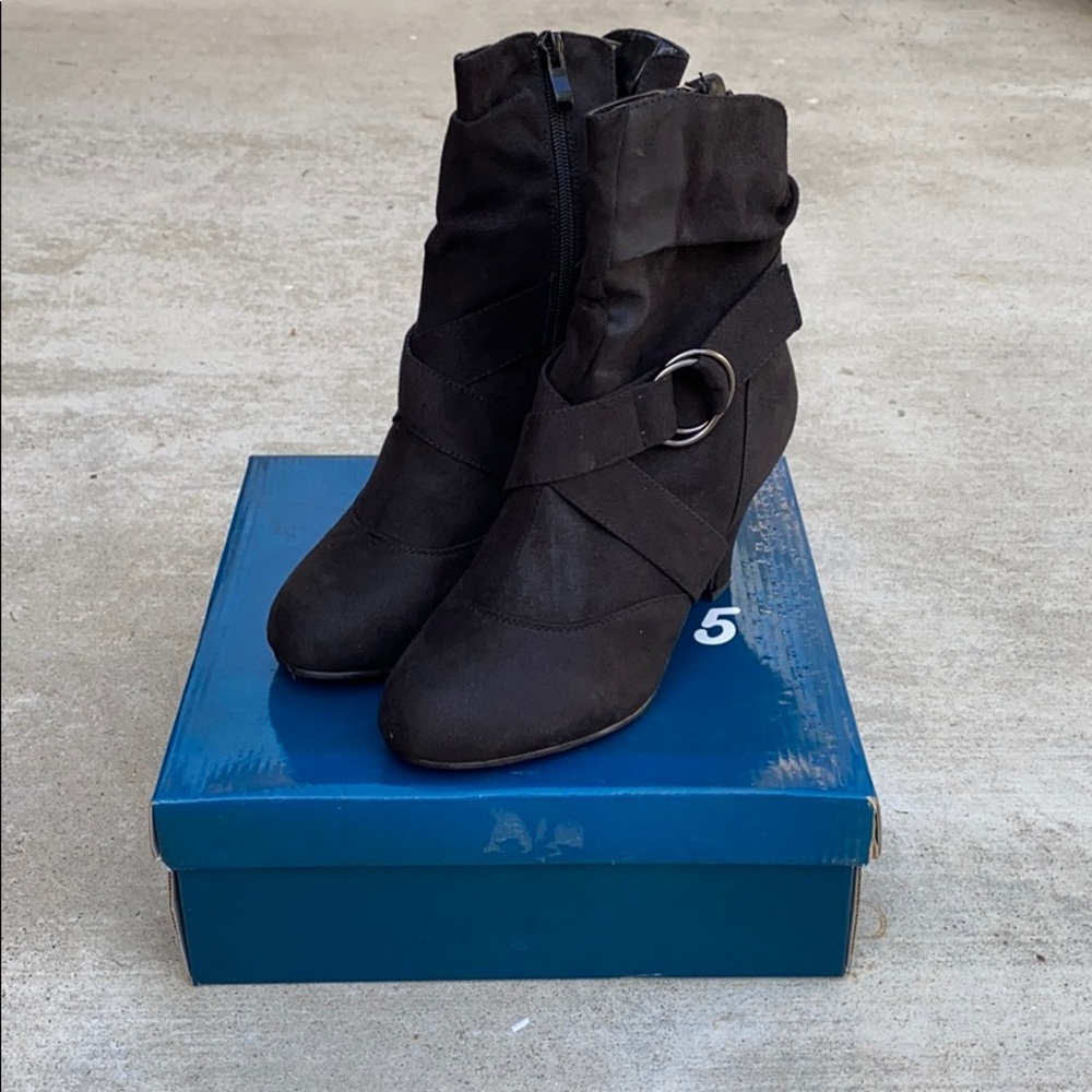 Black buckle boots